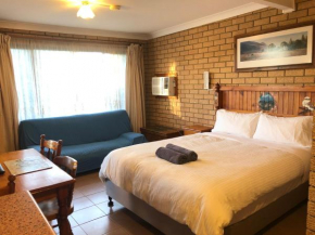Гостиница Lake Front Motel  Центральное Побережье
